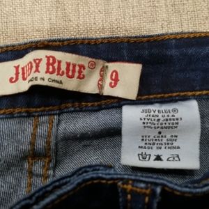 Judy Blue Jeans - GUC Judy Blue Distressed Jeans Size 9 Judy Blue Jeans - GUC Judy Blue Distressed Jeans Size 9